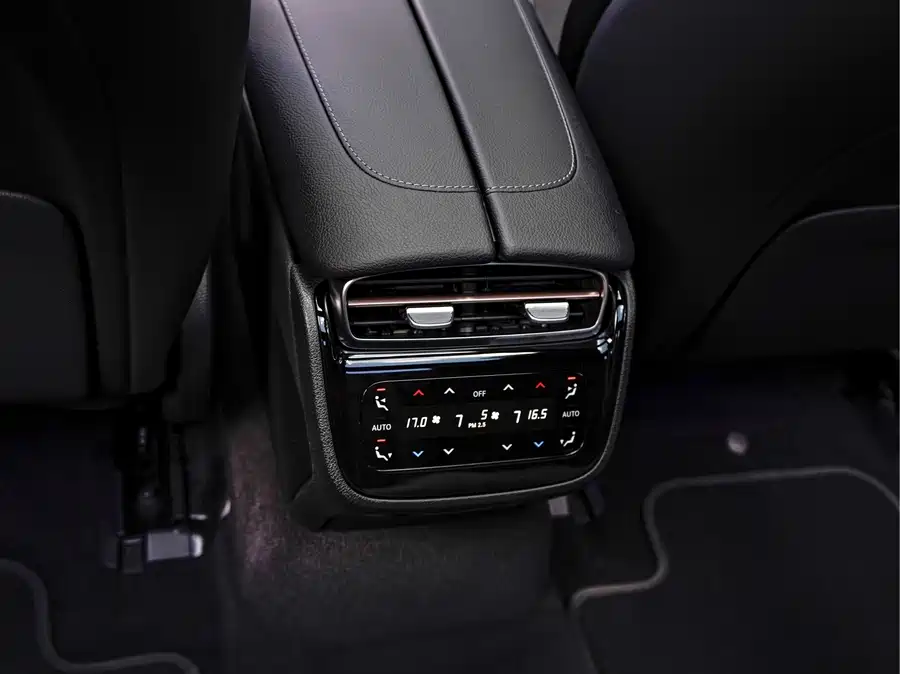 Mercedes EQE - фото 16