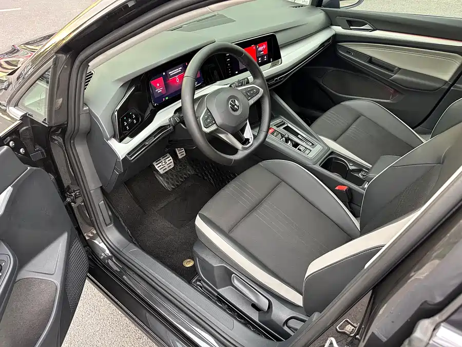 Volkswagen Golf - фото 8